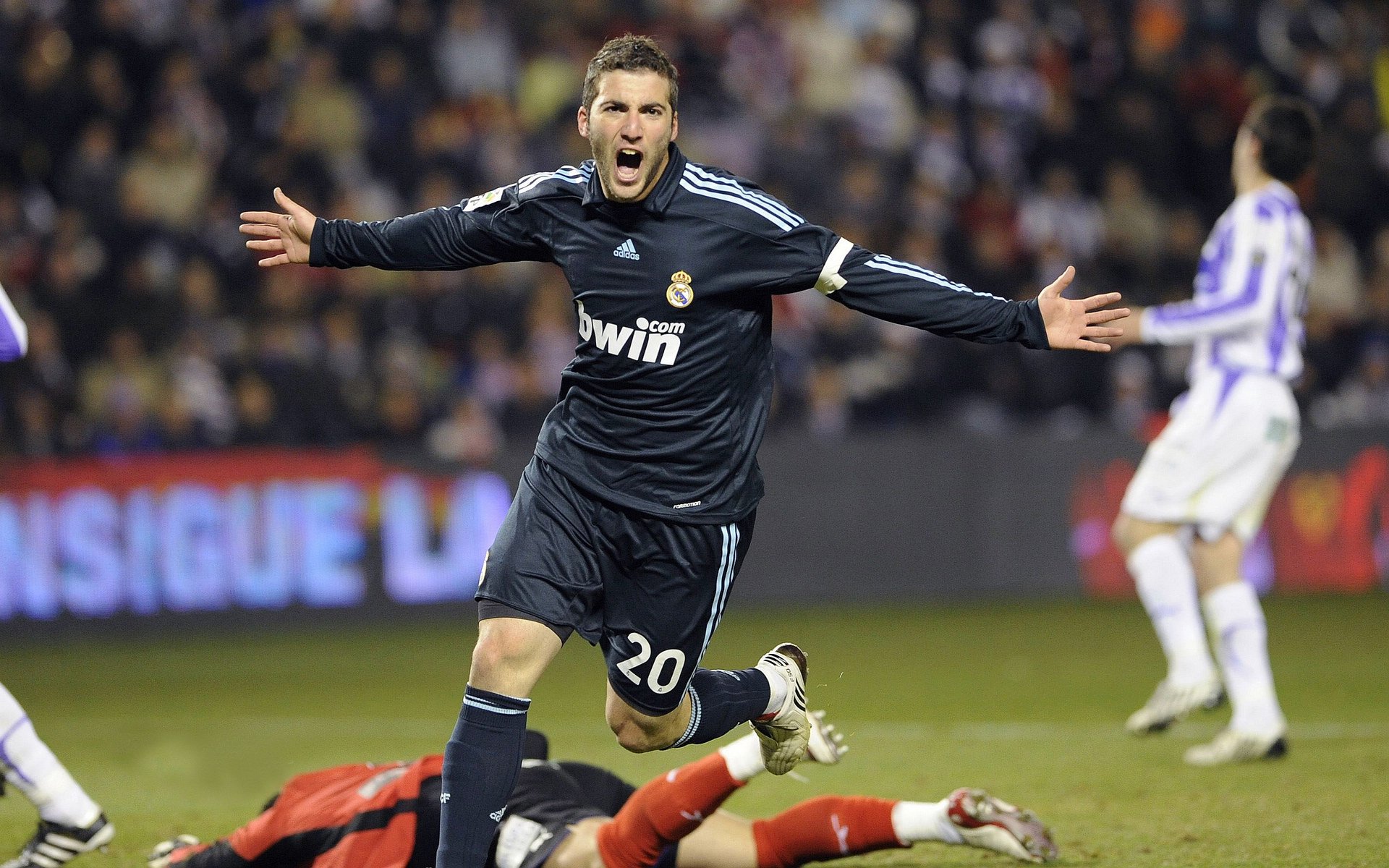 德天空：多特希望与布兰特续约但球员需接受降薪，多特蒙德天才球员